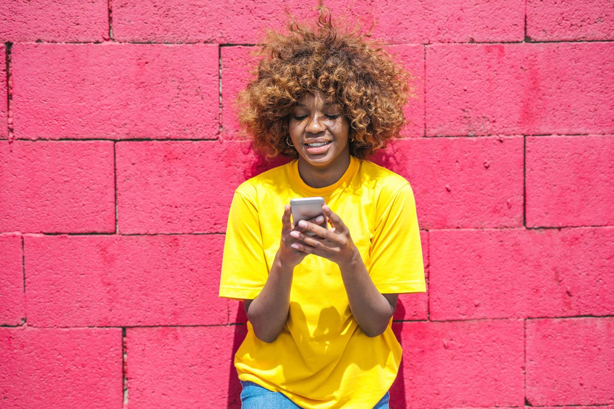 New transferee tracking shipment on smartphone
